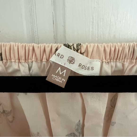 Backyard Roses Cropped Blouse - Picture 5 of 5